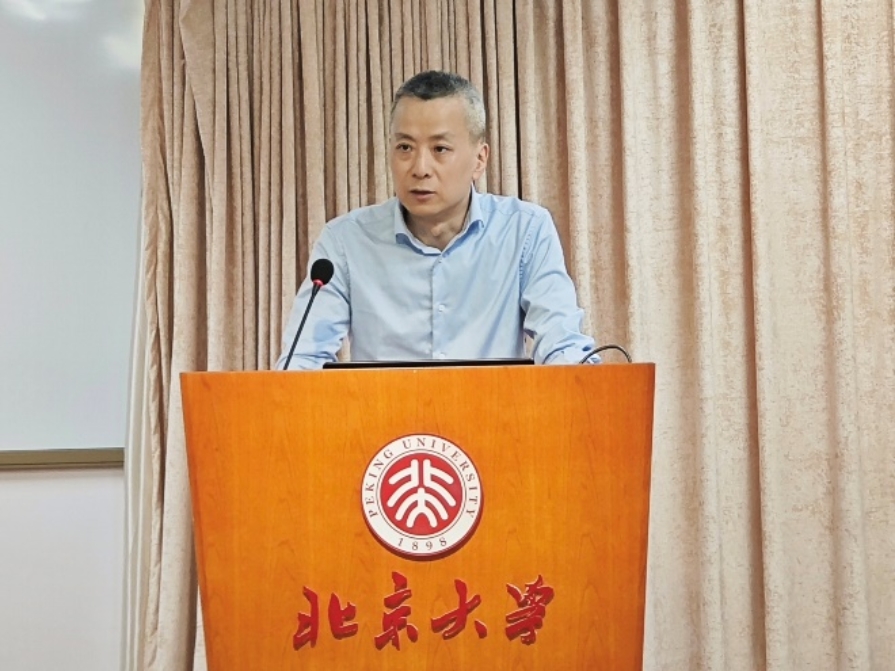 图片包含 橙子, 前, 桌子, 男人

AI 生成的内容可能不正确。