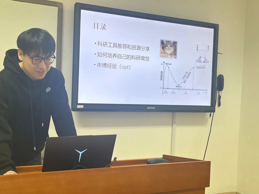 电脑前的男人

描述已自动生成